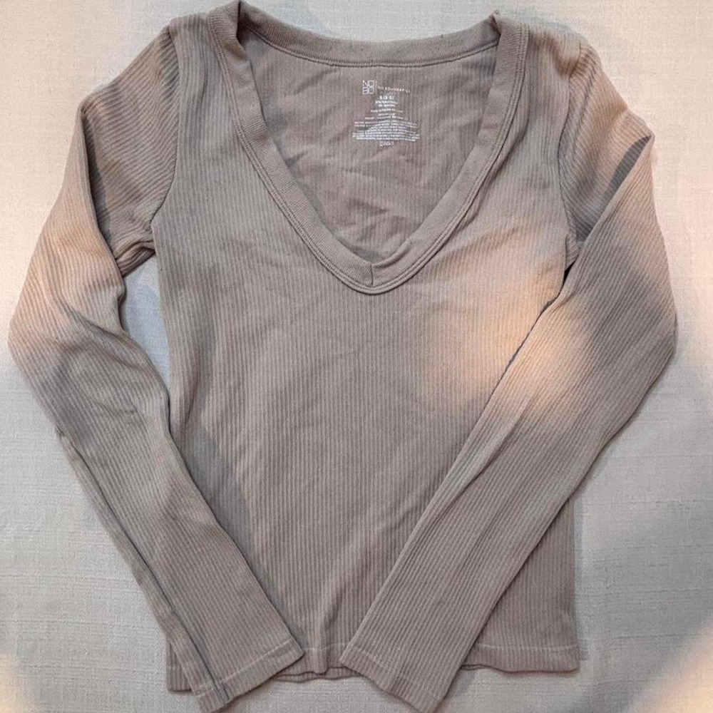 No Boundaries Womens Taupe Beige Ribbed Knit Long Sleeve V-Neck Top S 3-5